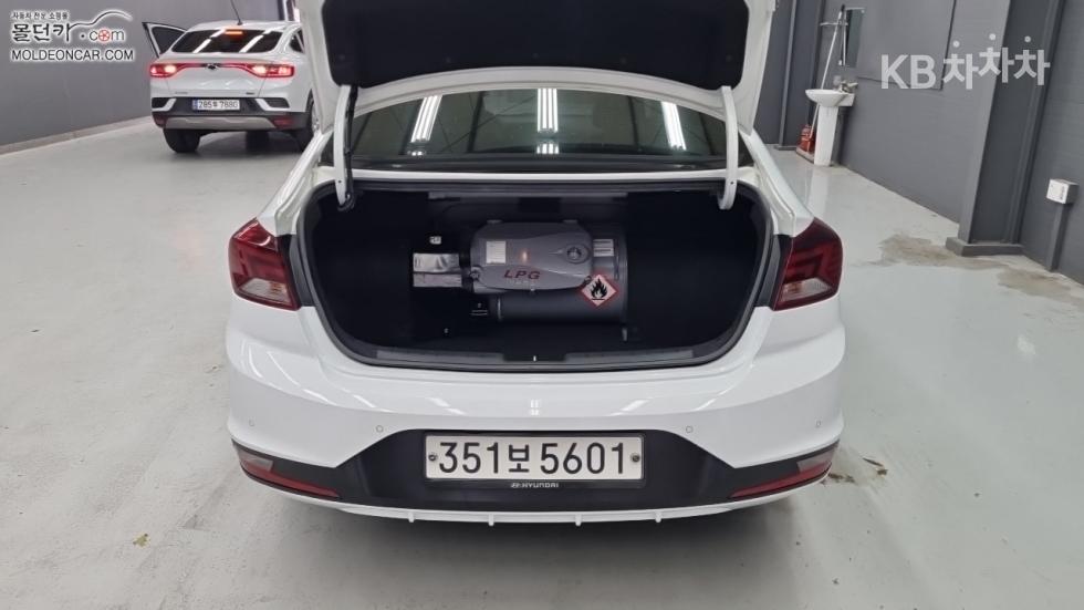 Hyundai Avante — miniaturë 18