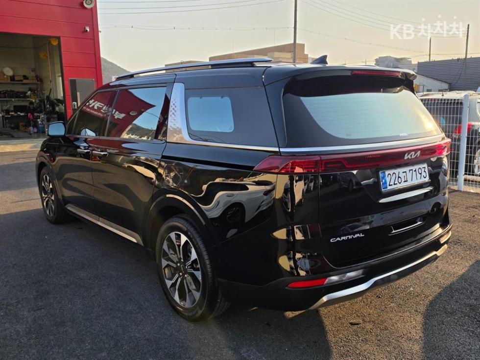 Kia Carnival — miniaturë 4