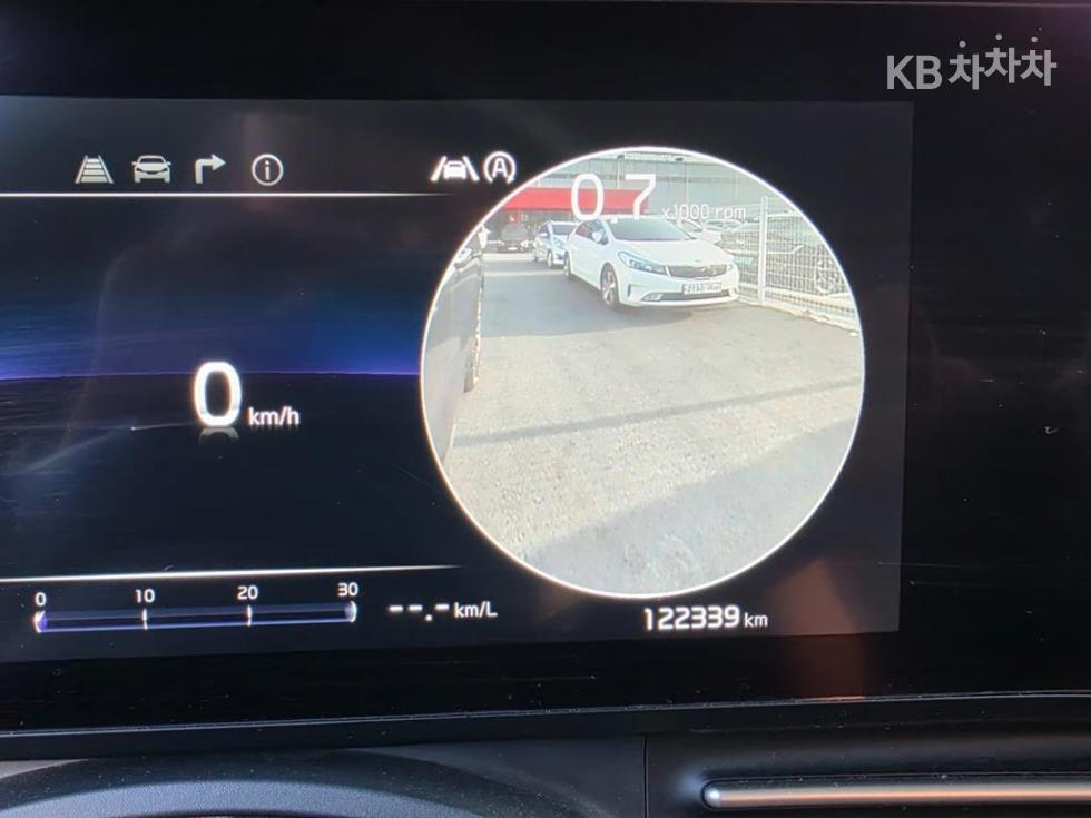 Kia Carnival — miniaturë 7
