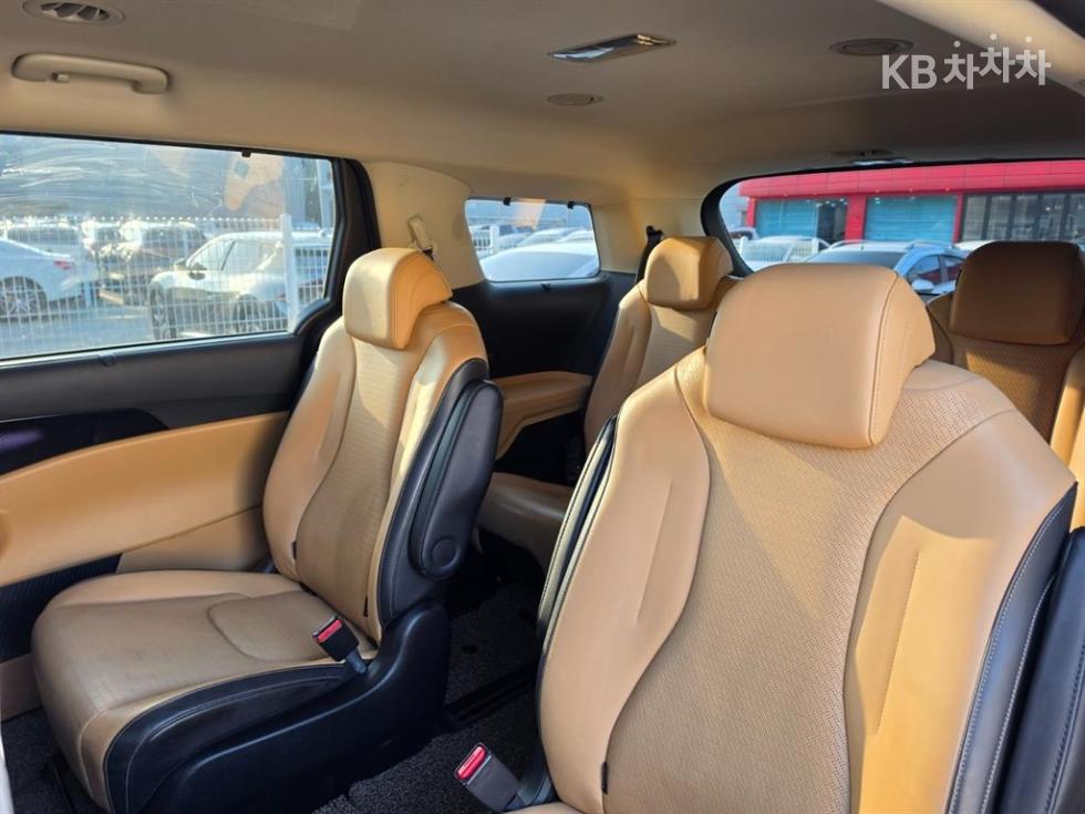 Kia Carnival — miniaturë 16