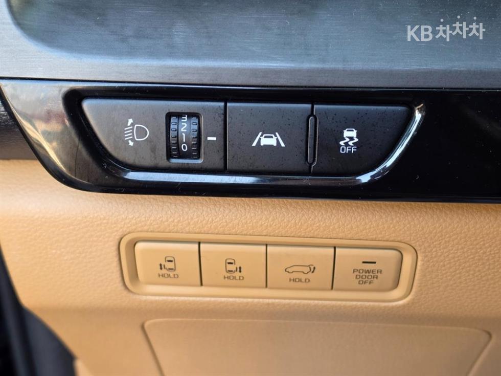 Kia Carnival — miniaturë 17