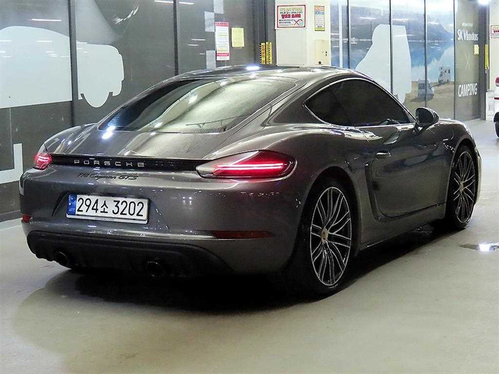 2021 Porsche (718) photo