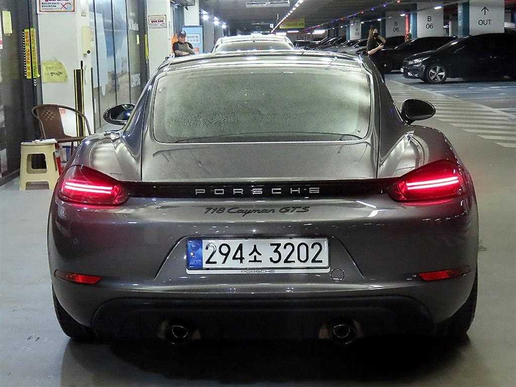 2021 Porsche (718) photo