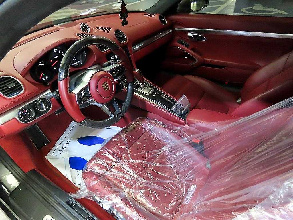 2021 Porsche (718) photo