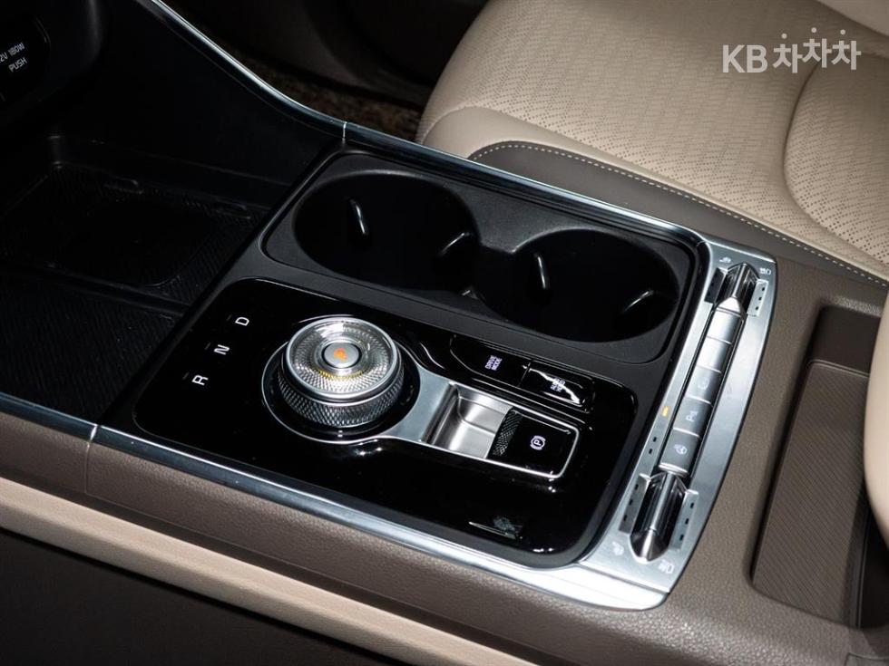 Kia Carnival — miniaturë 7