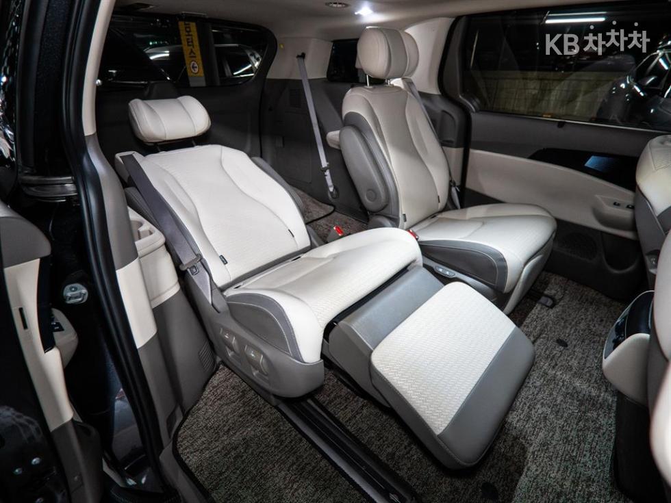 Kia Carnival — miniaturë 11