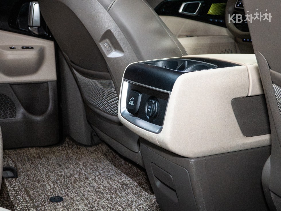 Kia Carnival — miniaturë 29