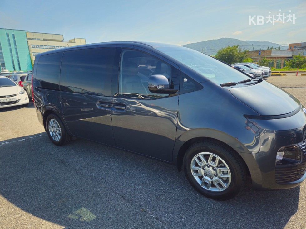 Hyundai Staria — miniaturë 3
