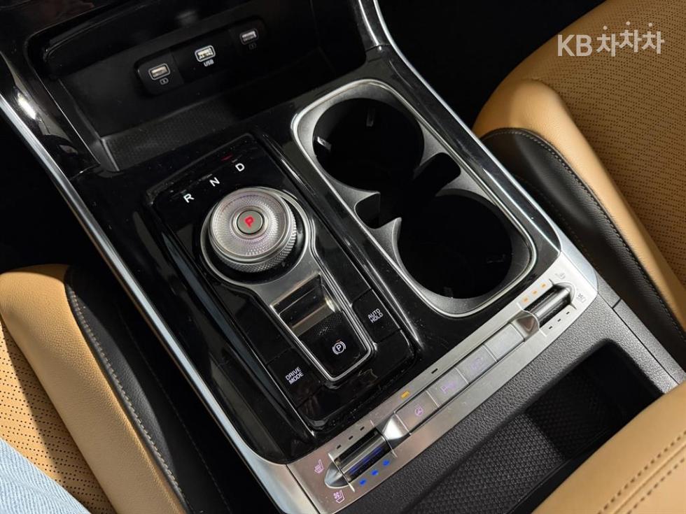 Kia Carnival — miniaturë 11
