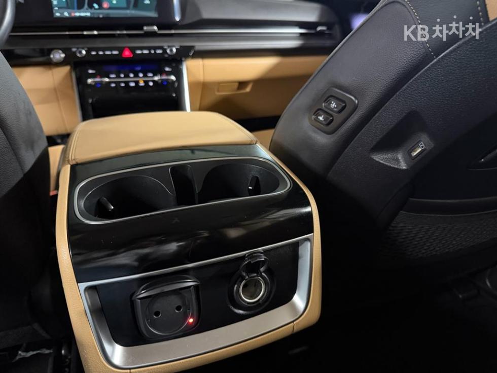 Kia Carnival — miniaturë 15