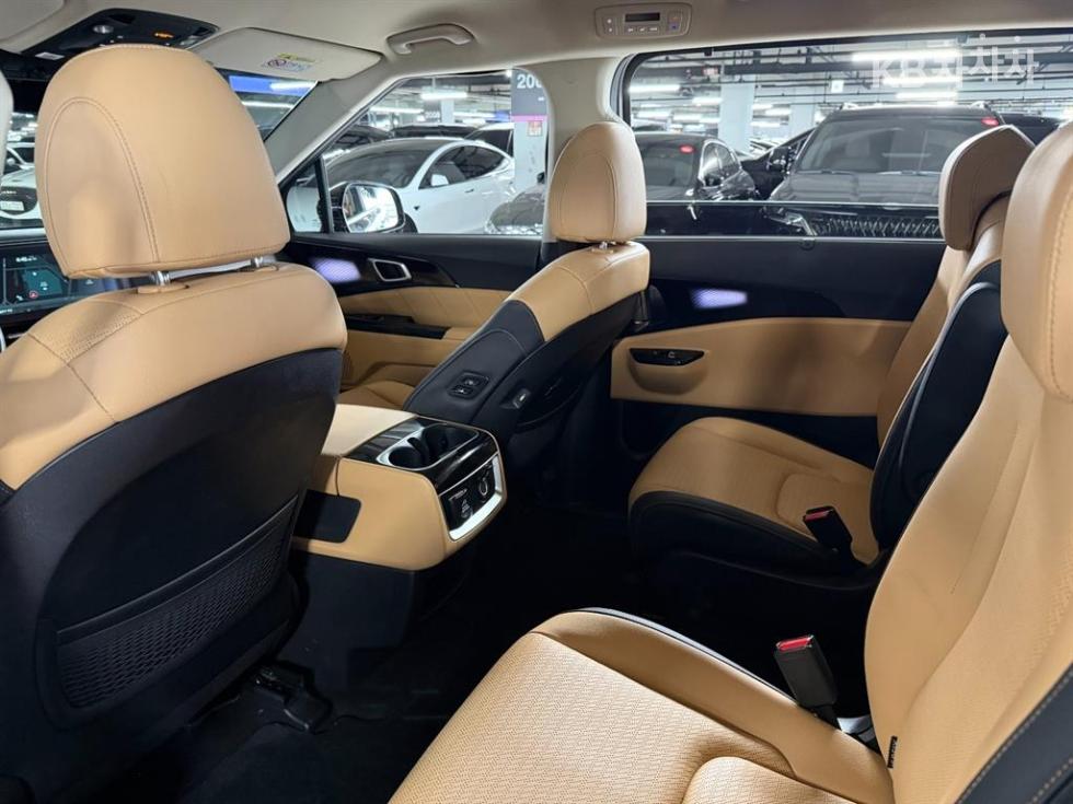 Kia Carnival — miniaturë 17