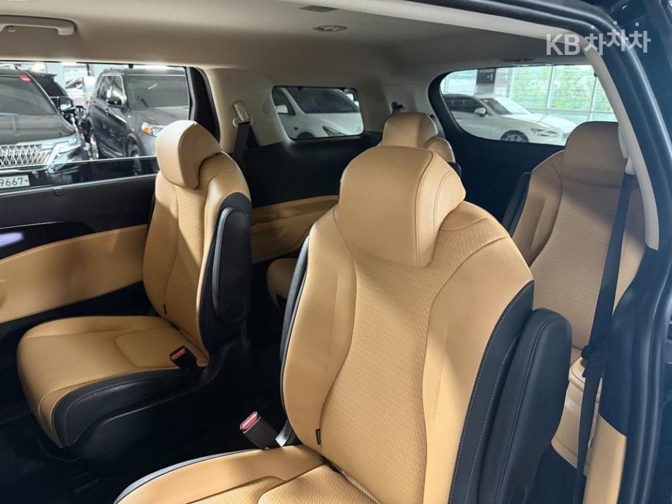 Kia Carnival — miniaturë 18