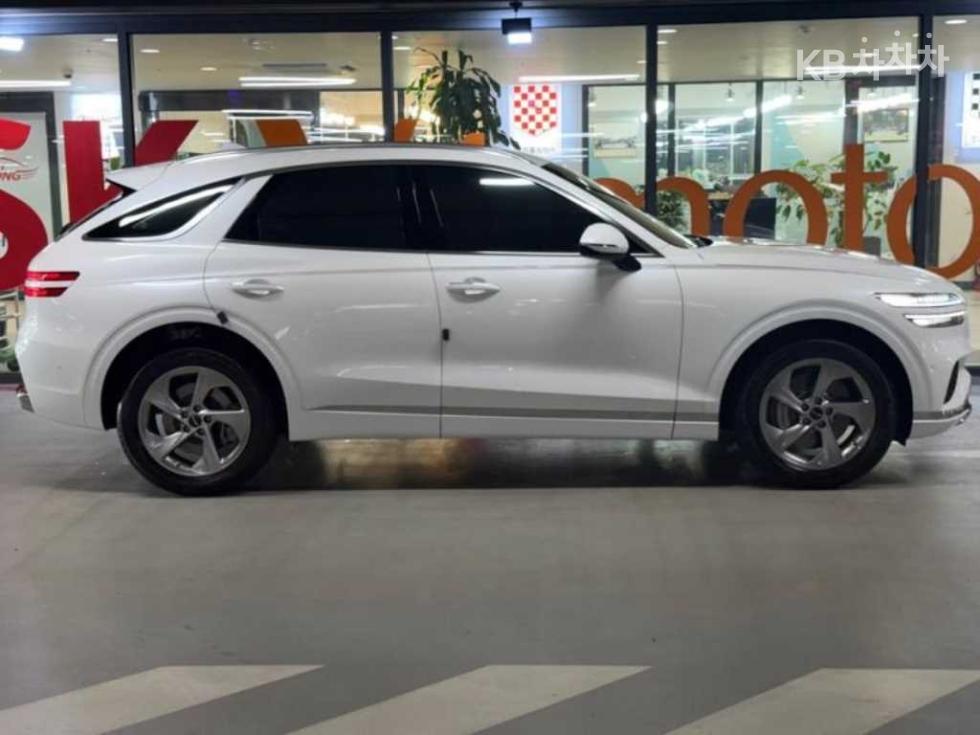 2024 Genesis GV70 photo