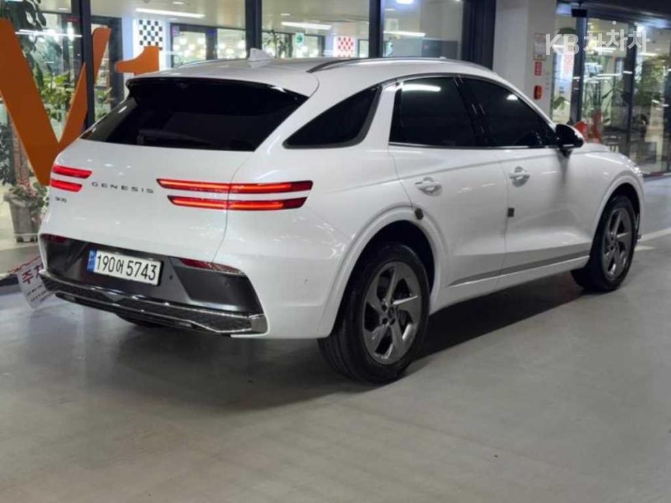2024 Genesis GV70 photo