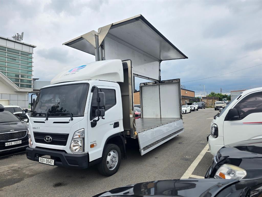 2017 hyundai Truck (2.5 to 4.5 tons) etc
