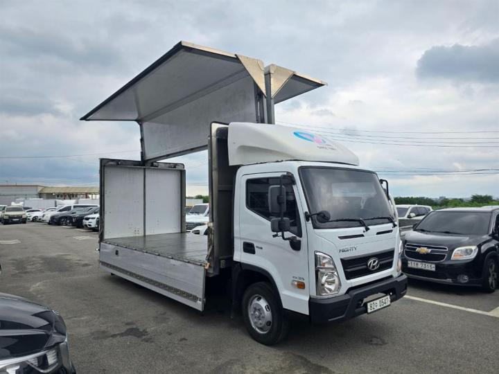Hyundai Truck 2017 photo 2