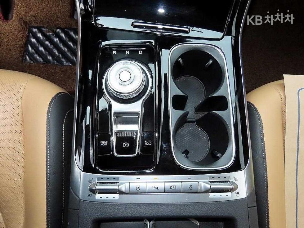 Kia Carnival — miniaturë 10