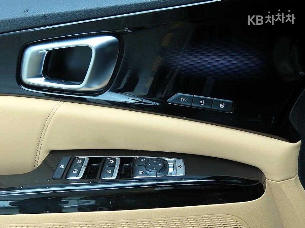 Kia Carnival — miniaturë 11