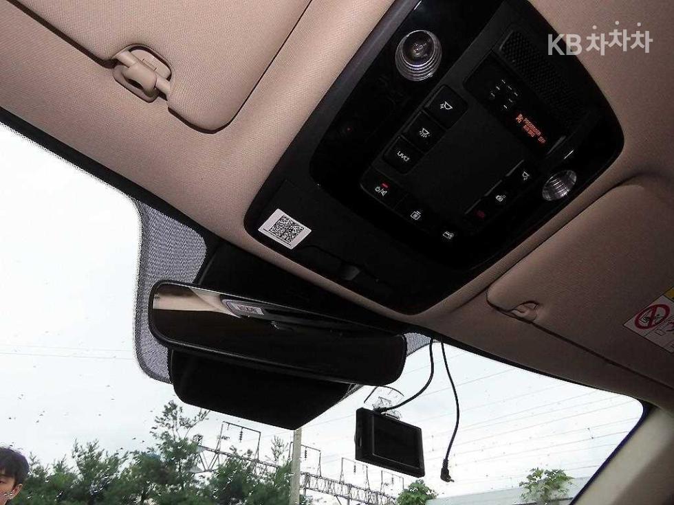 Kia Carnival — miniaturë 16