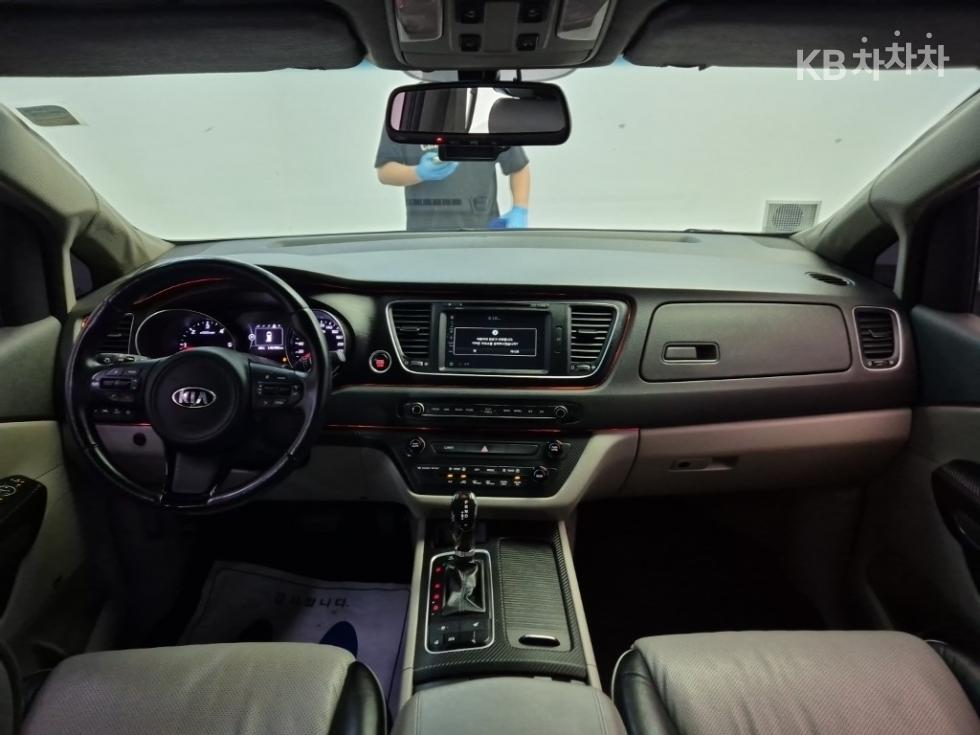 Kia Carnival — miniaturë 7