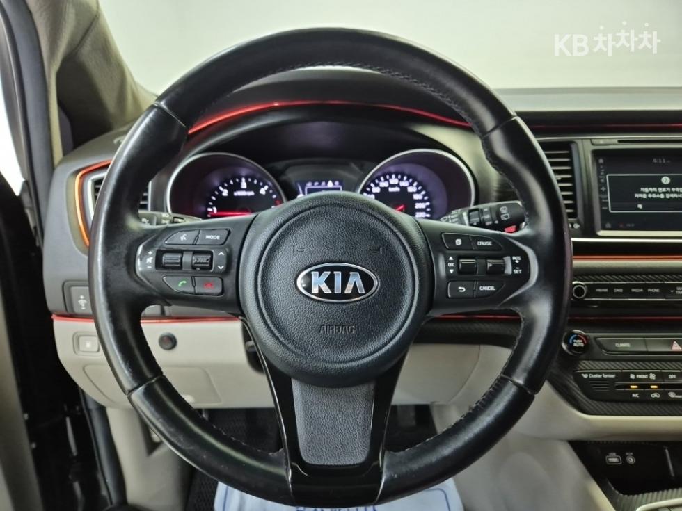 Kia Carnival — miniaturë 9