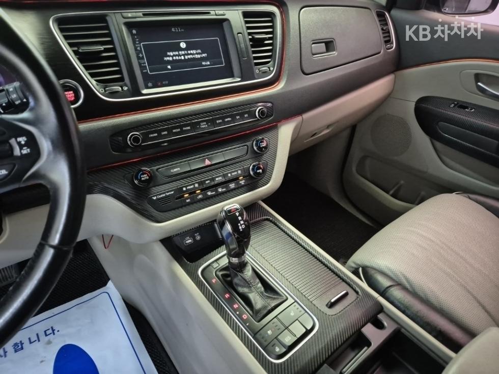 Kia Carnival — miniaturë 10