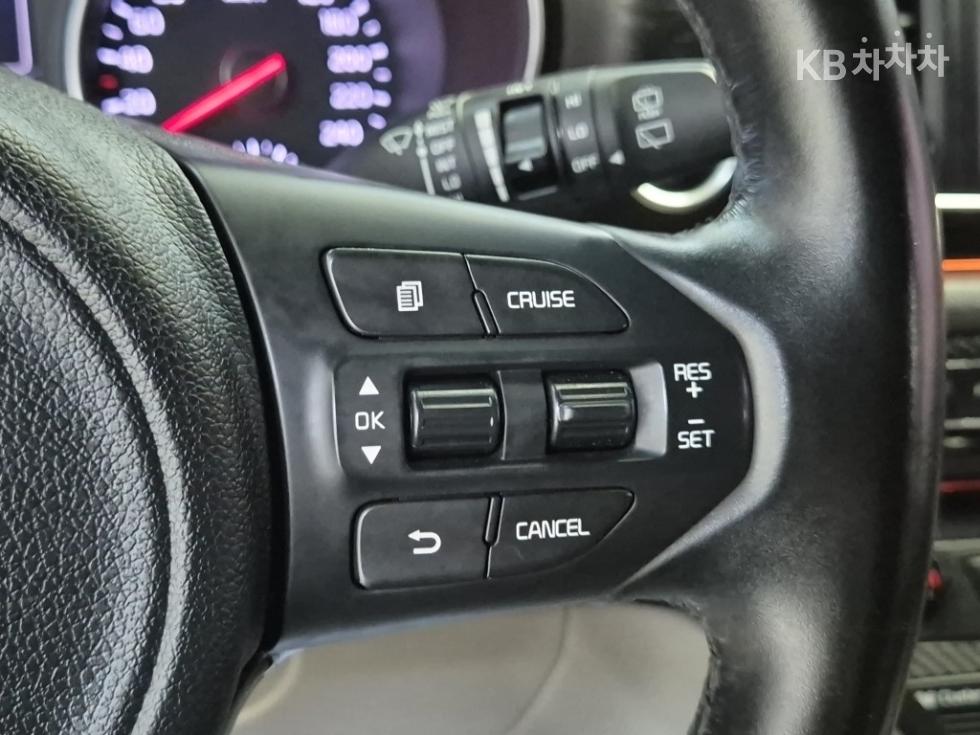 Kia Carnival — miniaturë 15