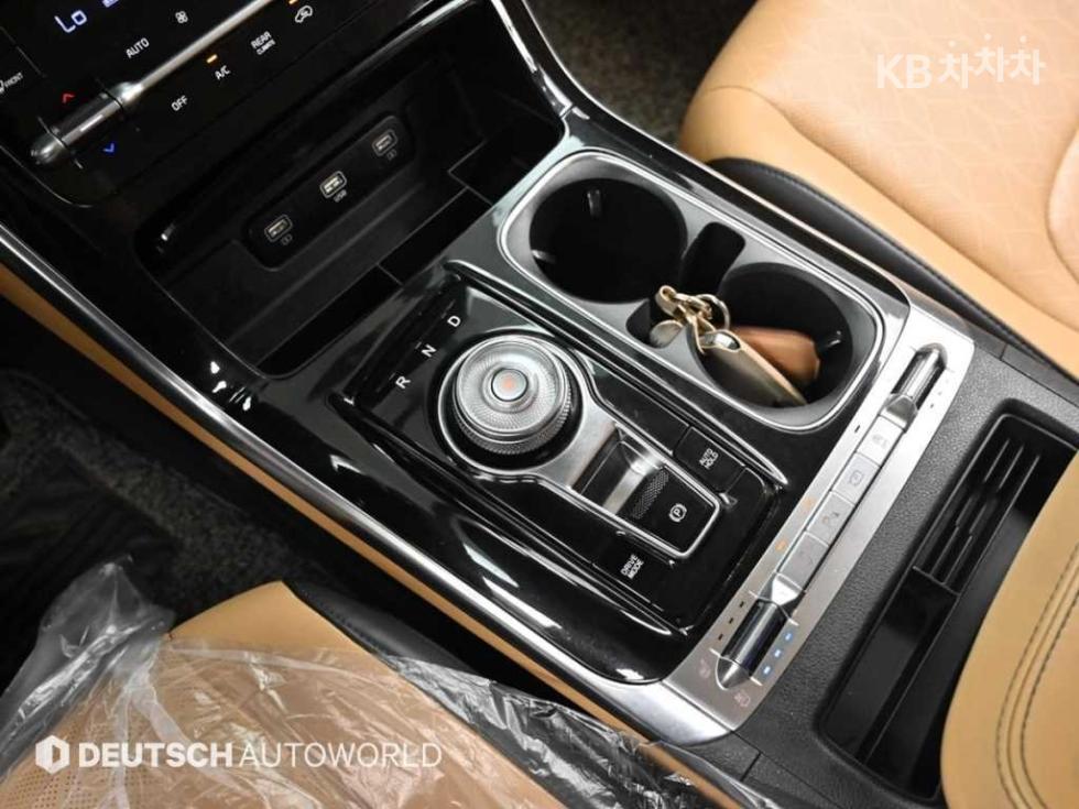 Kia Carnival — miniaturë 9
