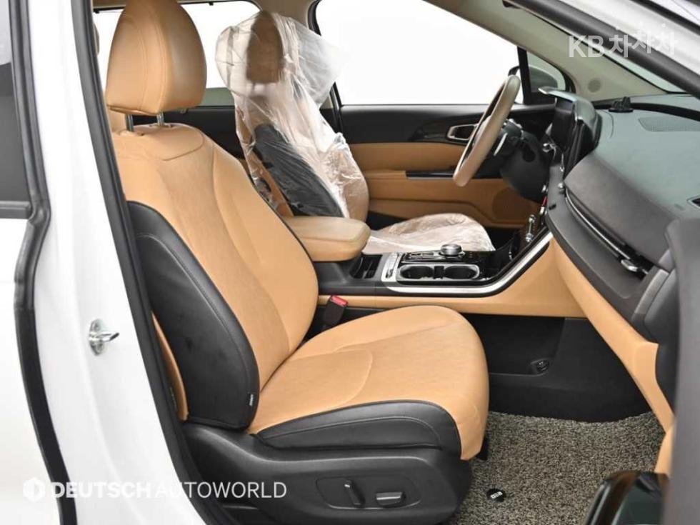 Kia Carnival — miniaturë 10
