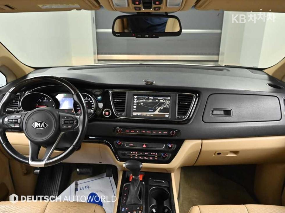Kia Carnival — miniaturë 7