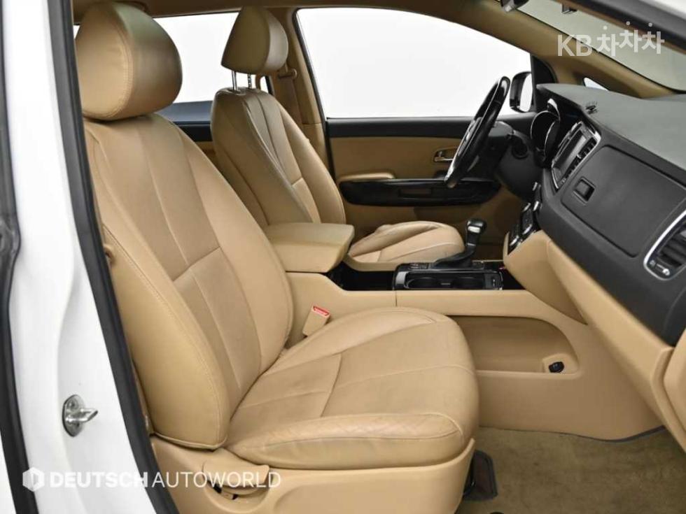 Kia Carnival — miniaturë 10