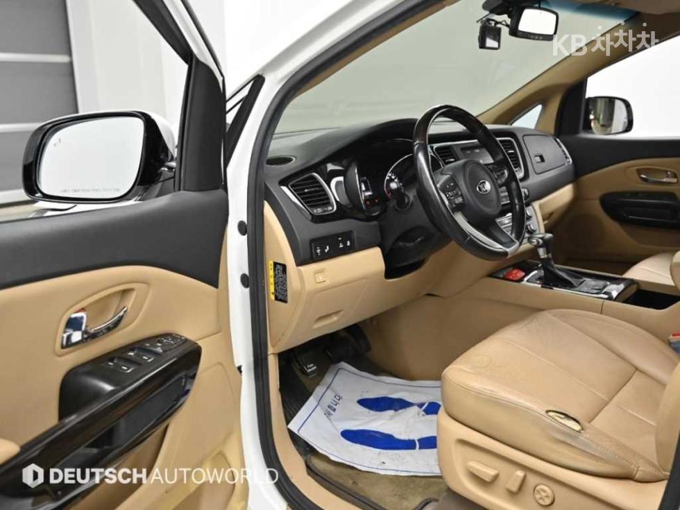 Kia Carnival — miniaturë 11