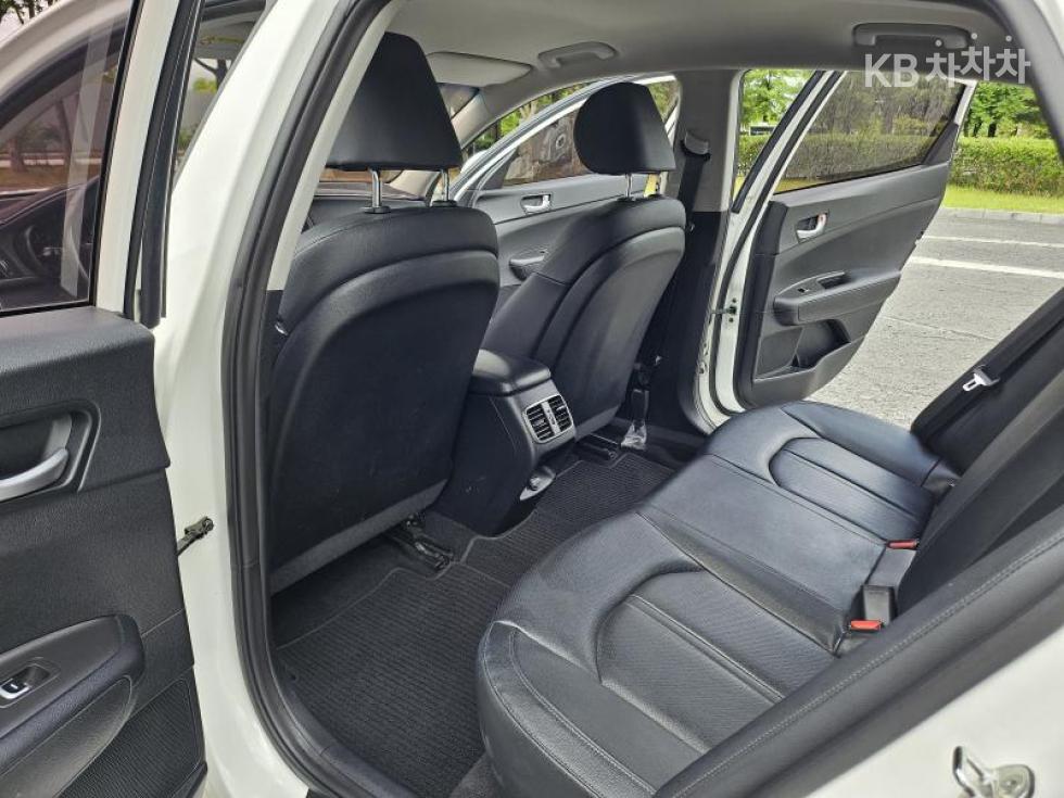 Kia K5 — miniaturë 10