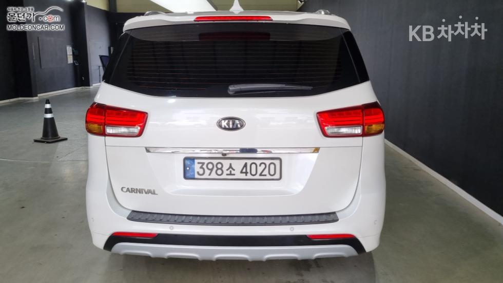 Kia Carnival — miniaturë 4