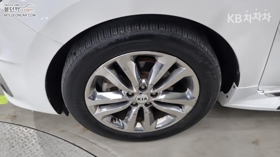 Kia Carnival — miniaturë 6