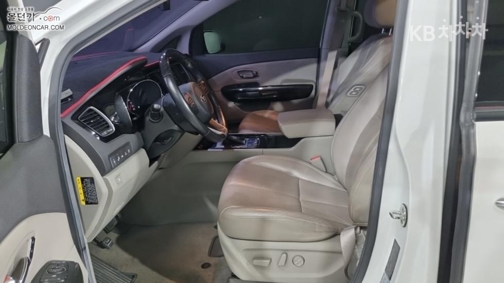 Kia Carnival — miniaturë 9