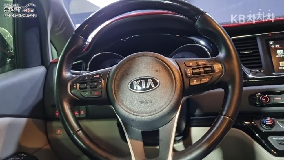 Kia Carnival — miniaturë 11