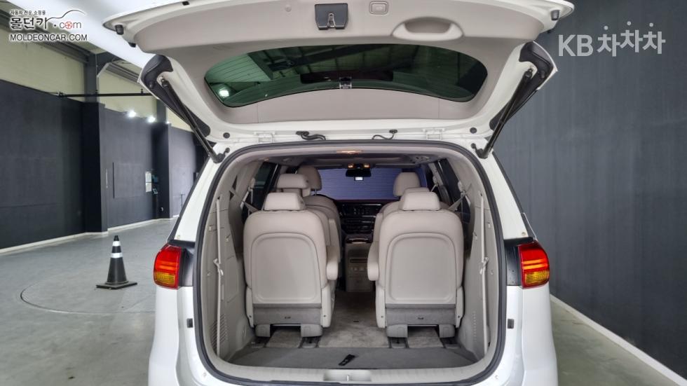 Kia Carnival — miniaturë 18
