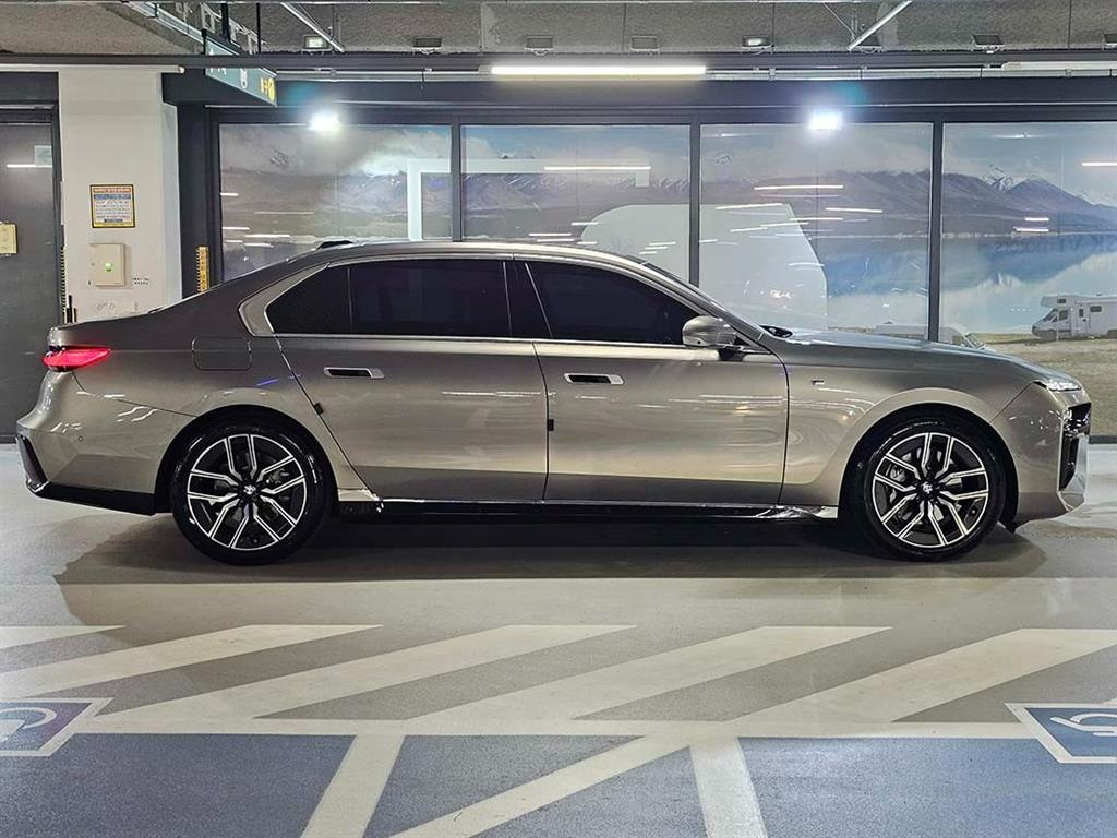 BMW 7er — miniaturë 3