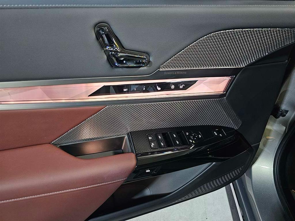 BMW 7er — miniaturë 8