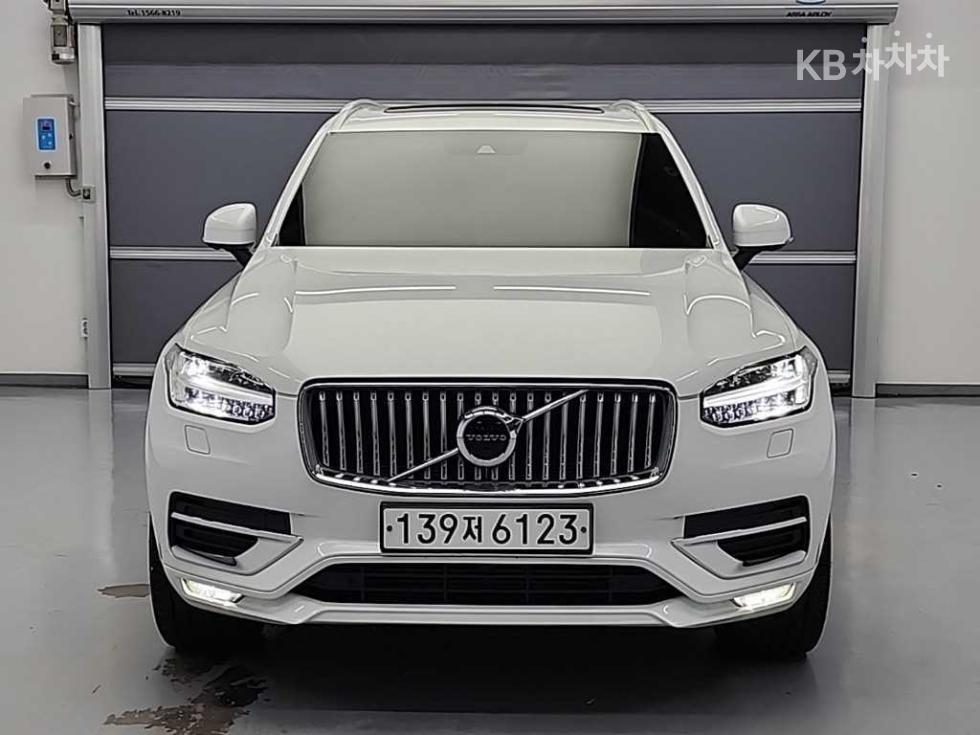 2020 Volvo XC90 photo