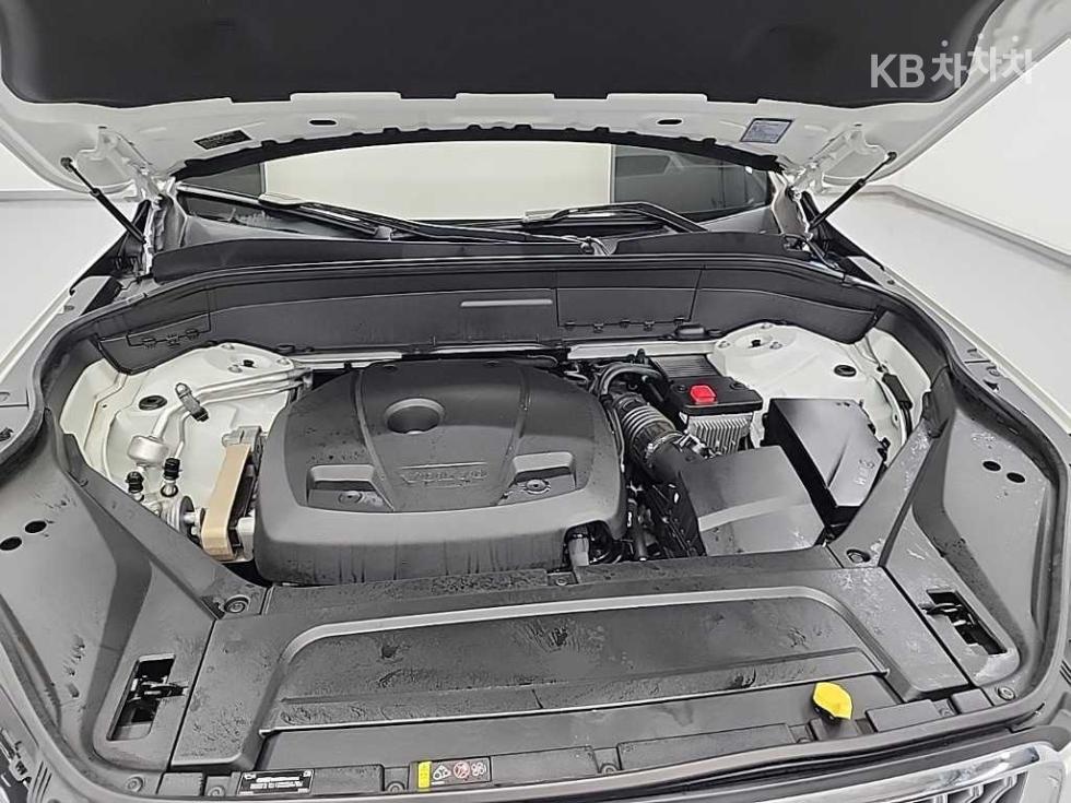 2020 Volvo XC90 photo