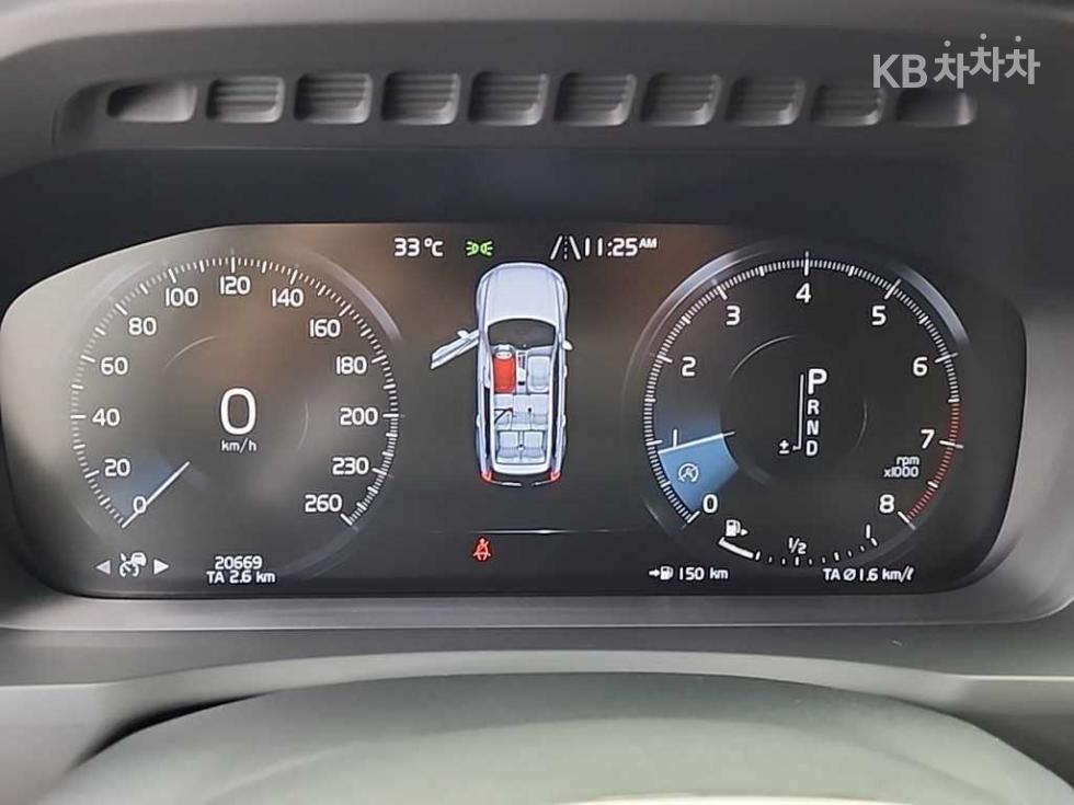2020 Volvo XC90 photo
