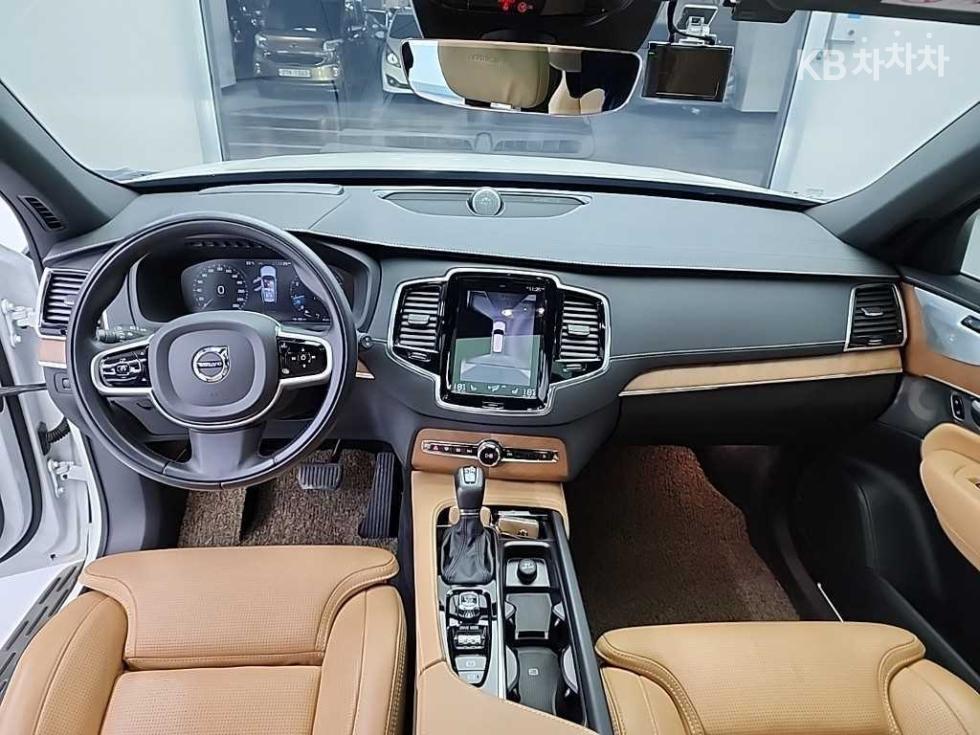 2020 Volvo XC90 photo
