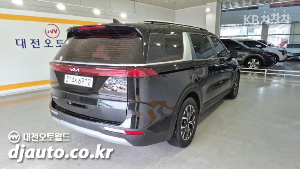 Kia Carnival — miniaturë 5