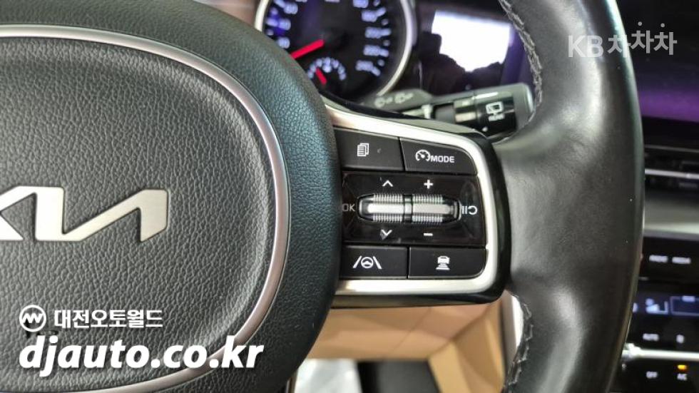 Kia Carnival — miniaturë 9
