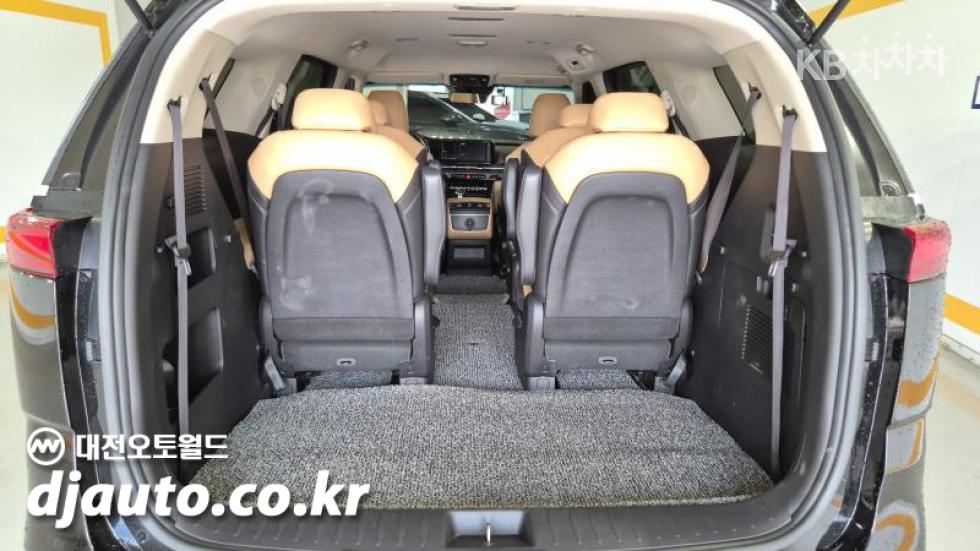 Kia Carnival — miniaturë 17