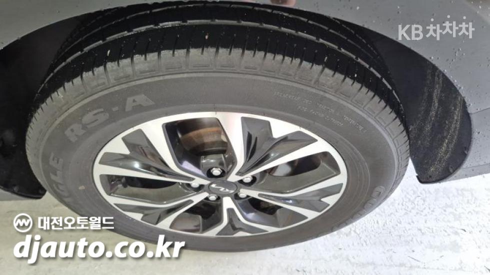 Kia Carnival — miniaturë 18