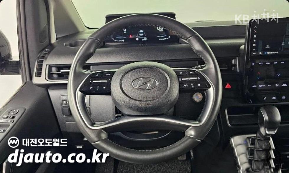 Hyundai Staria — miniaturë 13