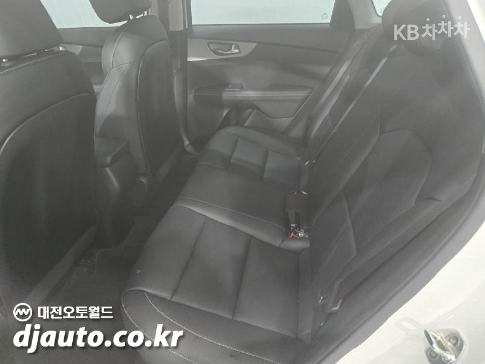 Kia K3 — miniaturë 17